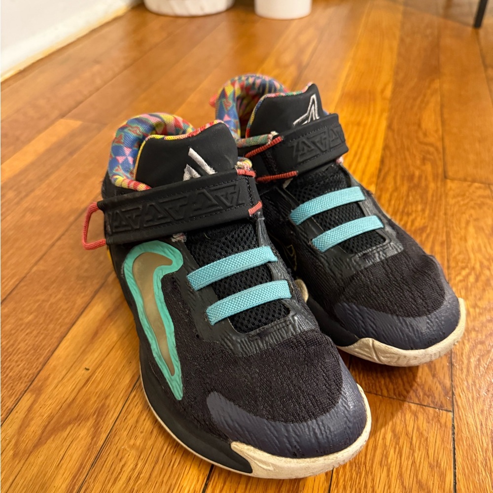 Nike Kids Black and Teal Sneakers